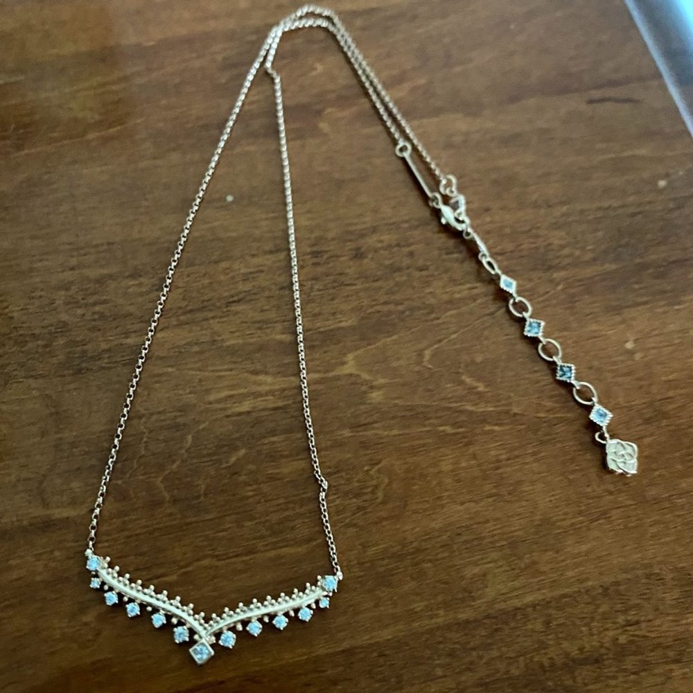 Kendra Scott rose gold necklace